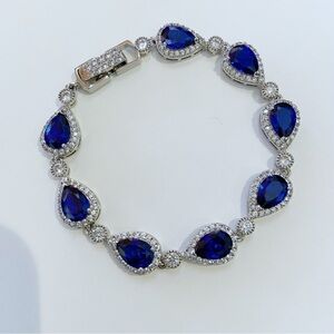 Elegant Blue and Silver Teardrop Bracelet